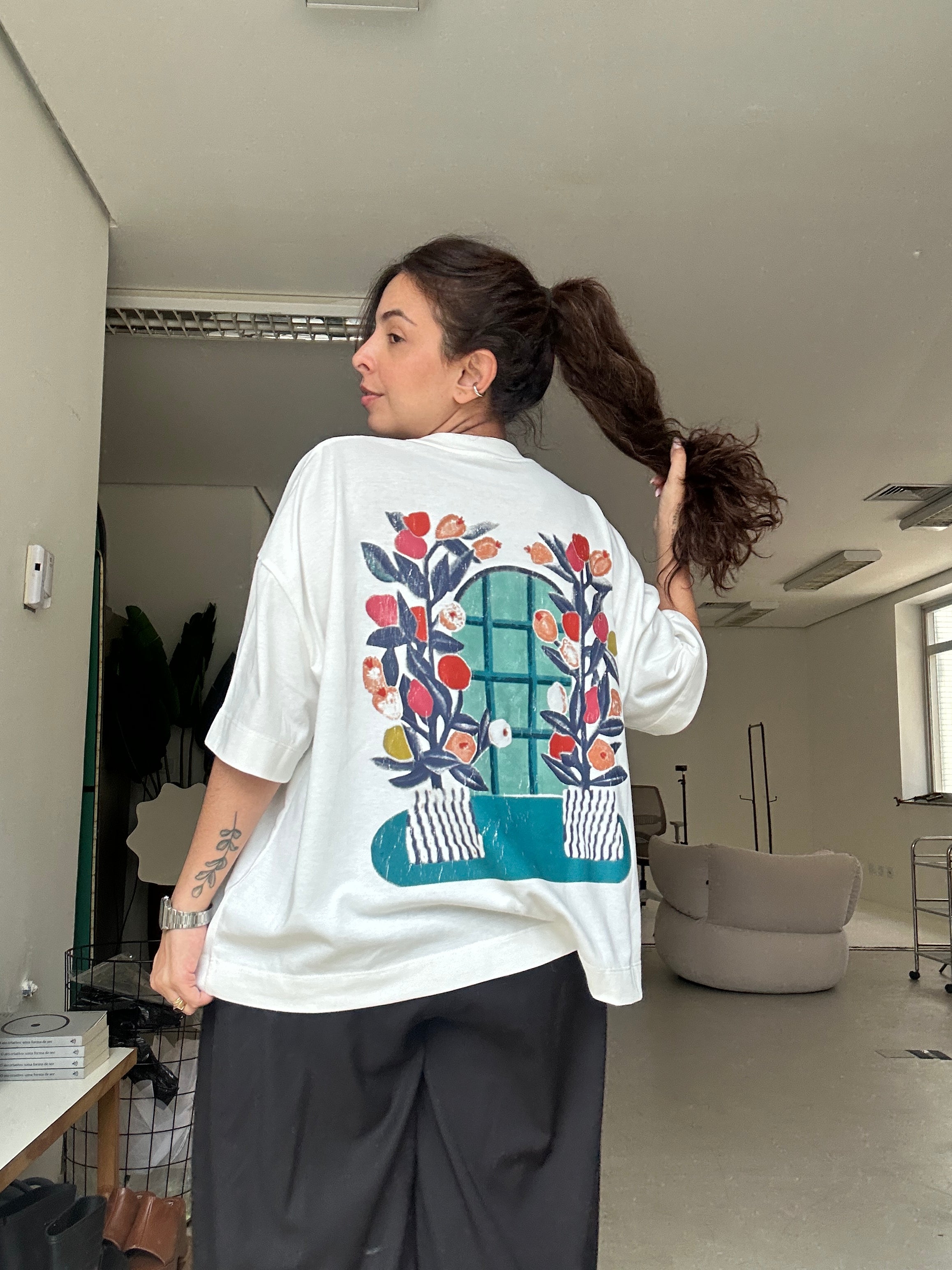 camisetão romance collab tarsila do amaral