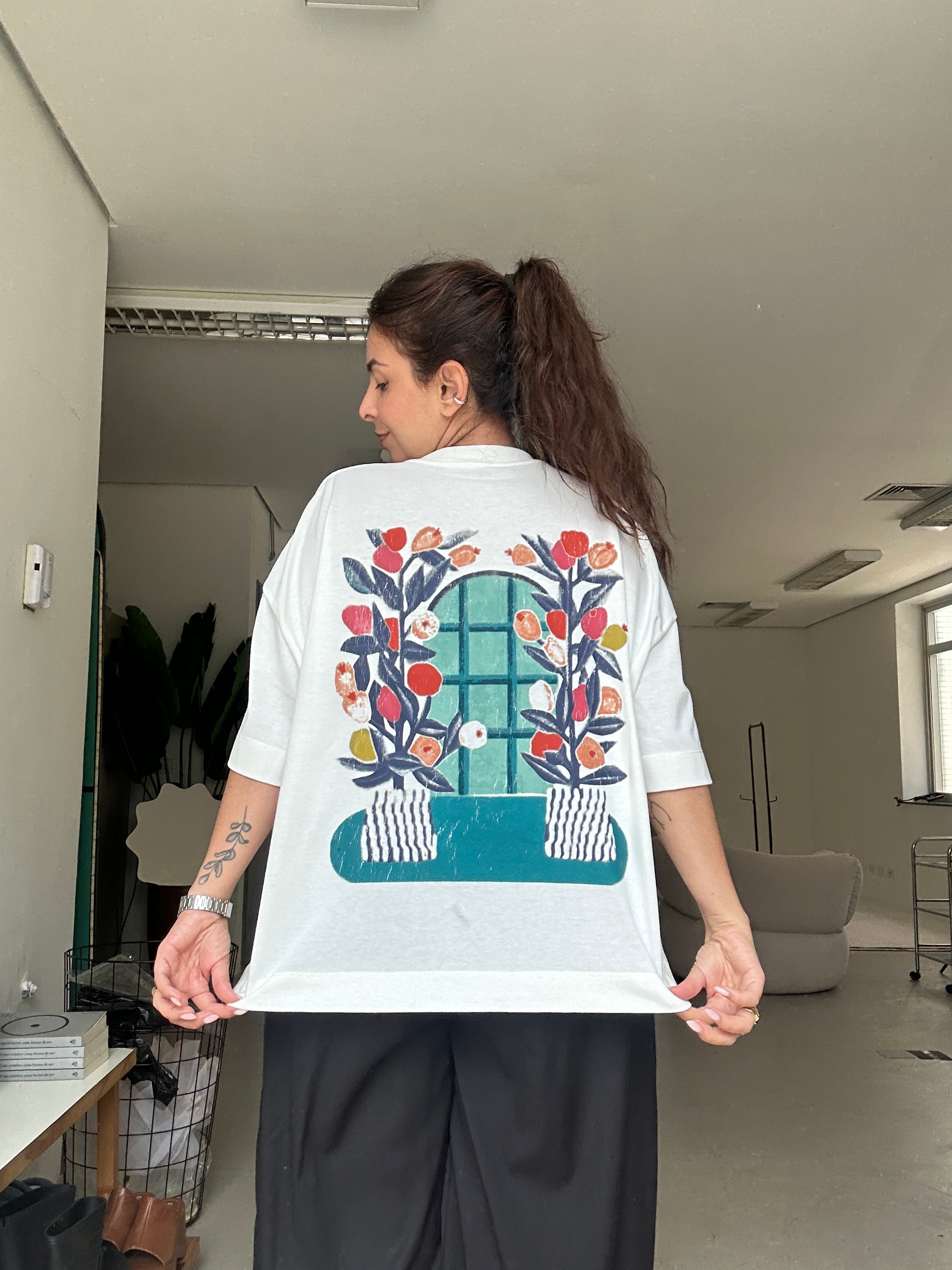 camisetão romance collab tarsila do amaral